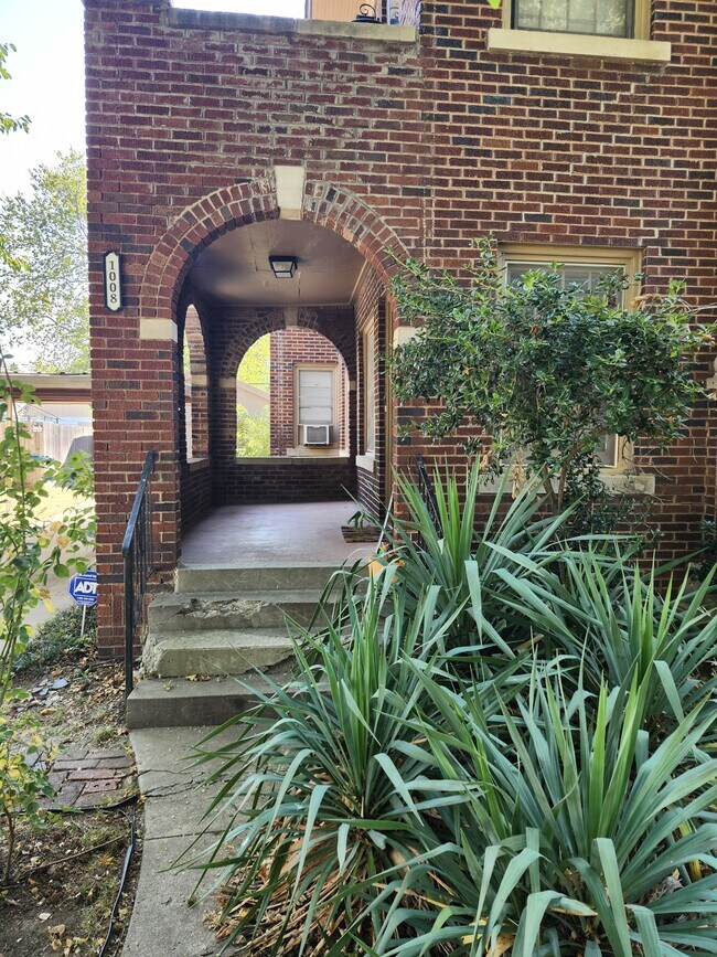 Building Photo - 1008 NW 34th St