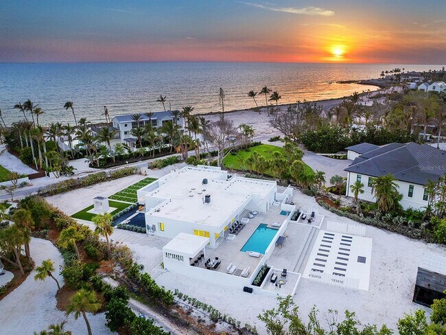 Primary Photo - 7647 Sanderling Rd