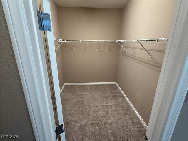 Building Photo - 921 Riverlawn Pl