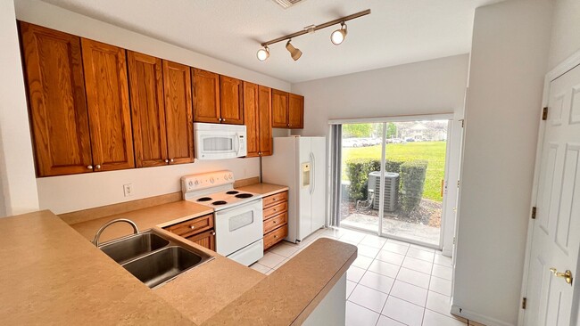 Building Photo - Spectacular 2 Story 2 bed and 2 bath condo at Regent Park!!