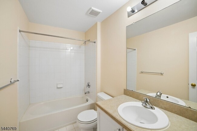 Building Photo - 533 Coventry Dr
