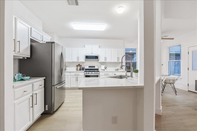 Building Photo - 712 Arrowood Pl