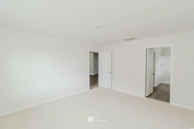 Building Photo - 302 Jeff Waters Cir