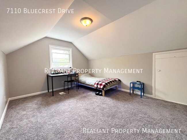 Building Photo - 7110 Bluecrest Dr