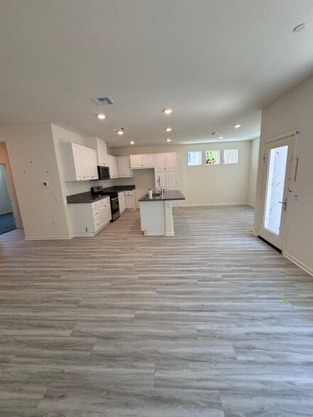 Building Photo - 4047 Summer Wy