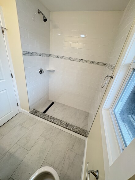 Building Photo - 7 Lowell Cir