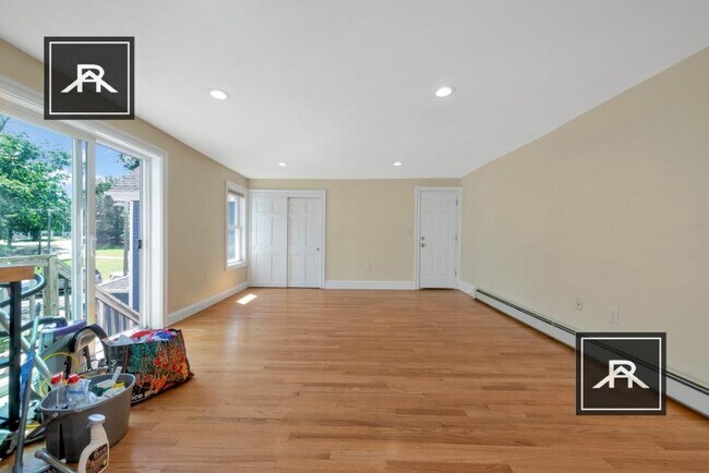 Building Photo - 4 bedroom in Boston MA 02119