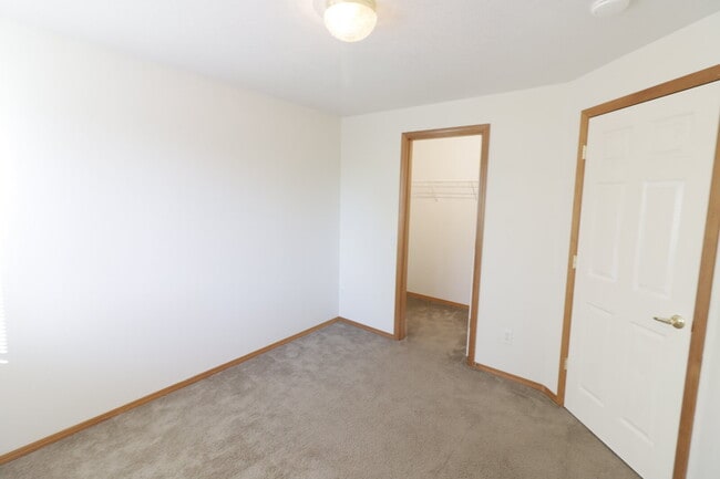 Building Photo - 3 Bedroom 2.5 Bathroom  Townhome