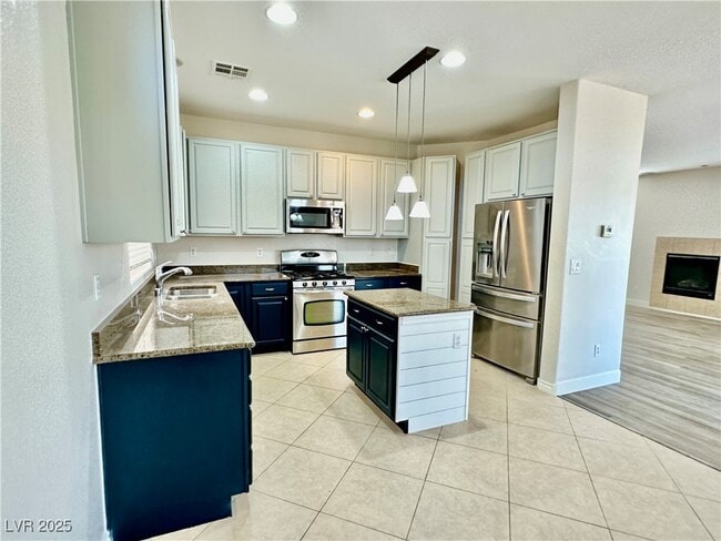 Building Photo - 2773 Drumlanrig St