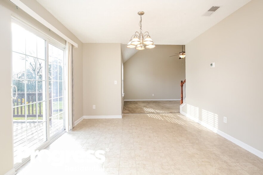 Building Photo - 612 Rock Glen Trace