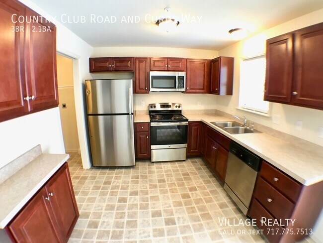 Building Photo - 705 Country Club Rd