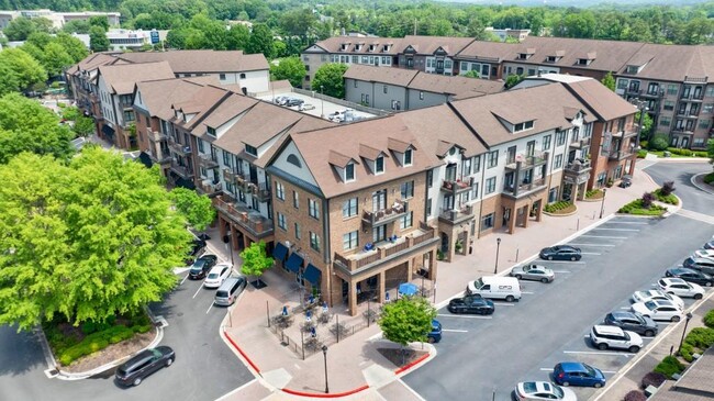 Building Photo - 2139 W Village Xing