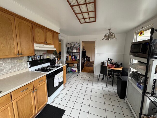 Building Photo - 78 Duncan Ave