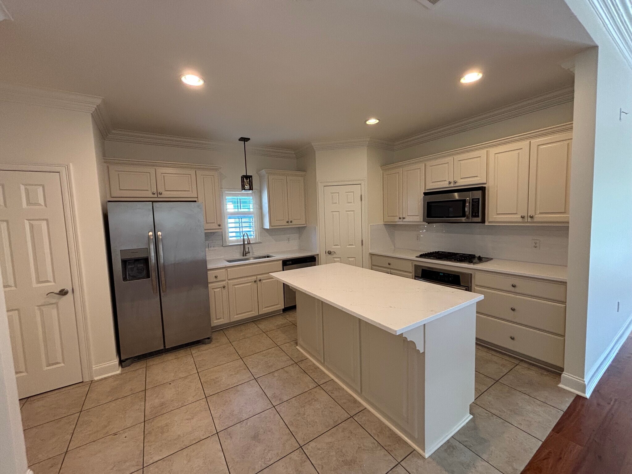 Building Photo - 7047 Sweetspire Dr