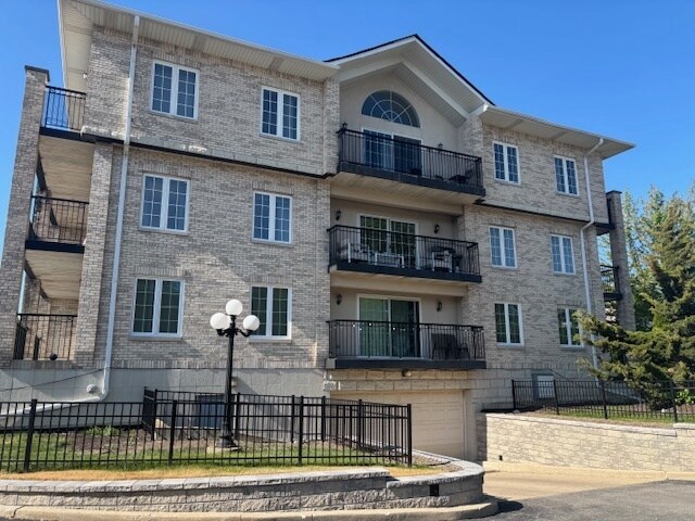 Building Photo - 9400 S 79th Ave