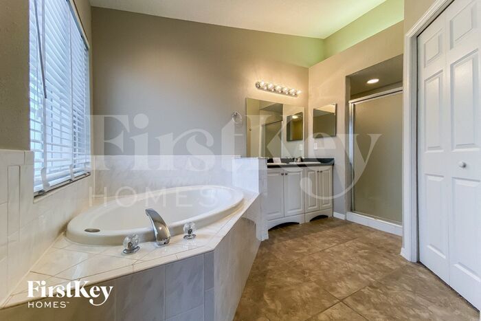 Building Photo - 10725 Magrath Ln