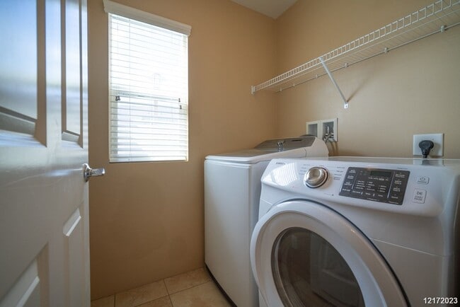 Building Photo - $5,100 / 4br - 1992ft2 - 4 BED 3 BATH HOME...