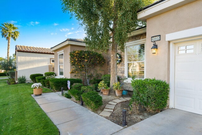 Building Photo - 60602 Juniper Ln