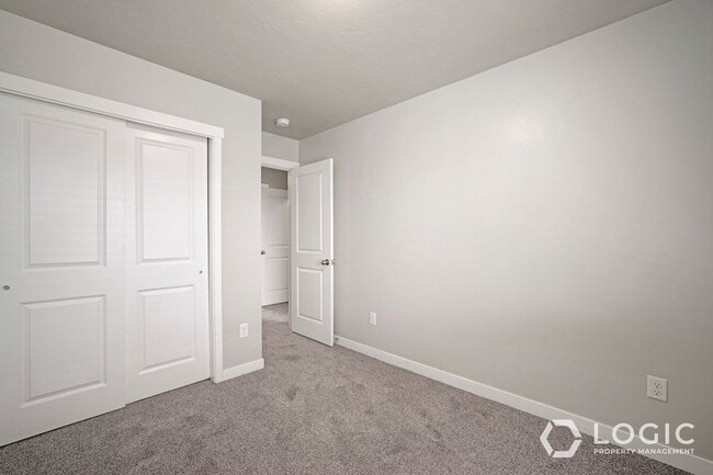 Building Photo - 1733 W 10 S