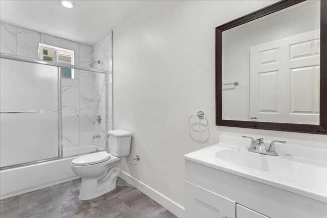 Building Photo - 835 E 33rd St