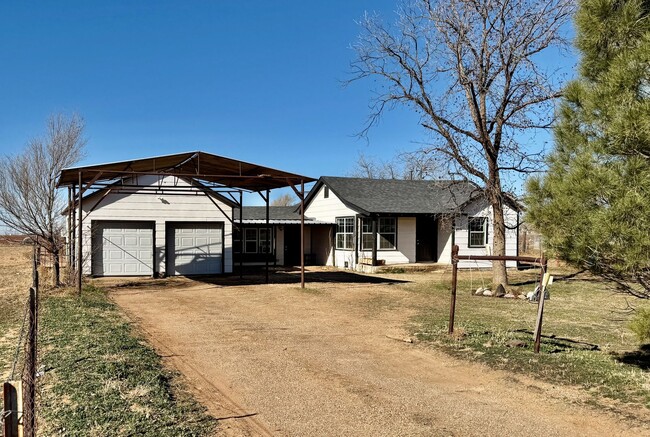 Building Photo - So Peaceful! Adorable Farmhouse 3/2/2 on a...