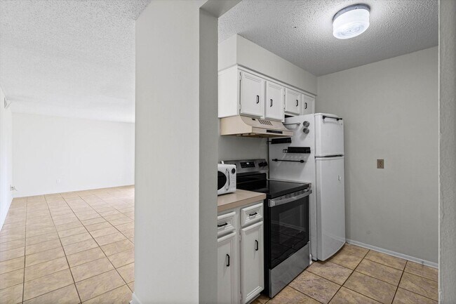 Building Photo - 119 Riverbend Dr