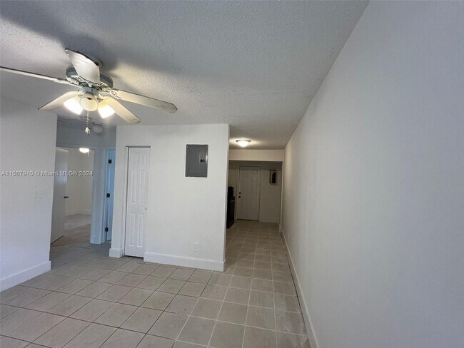 Building Photo - 715 NW 15th Terrace