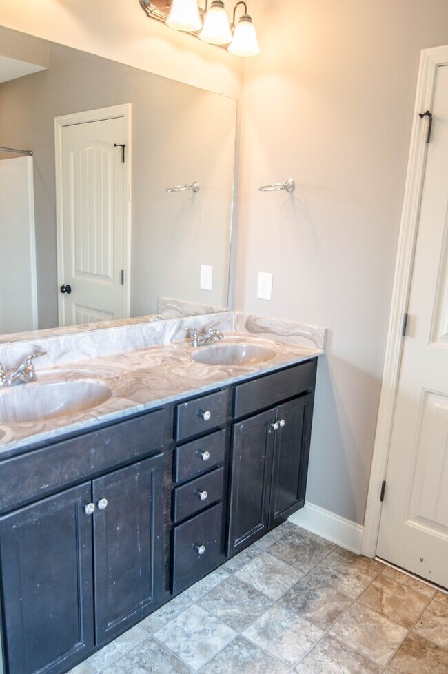 Building Photo - Pet Friendly Ranch Home!