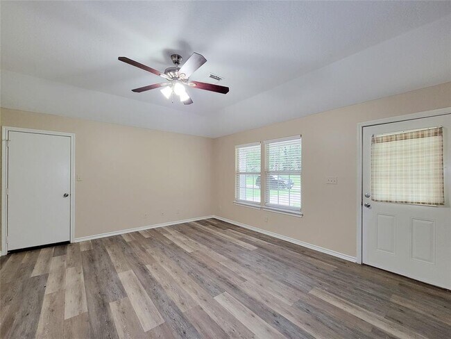 Building Photo - 12700 Royal Green Dr