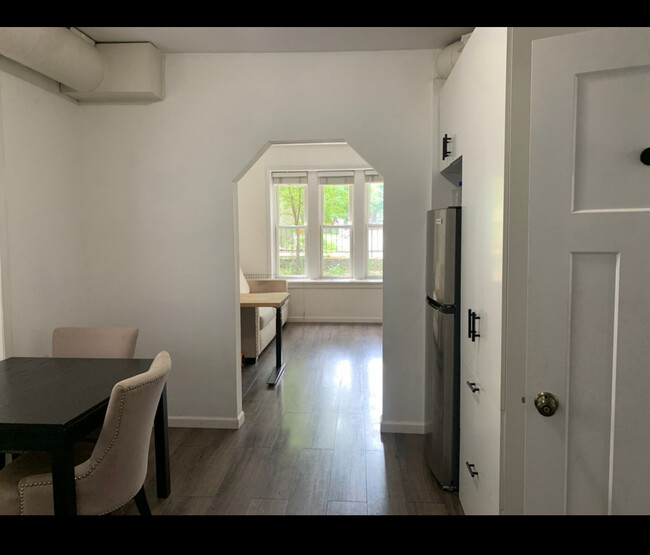 Building Photo - 2316 W Belden Ave