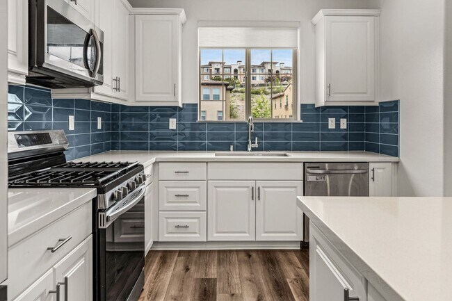 Building Photo - Highly upgraded 3 Bed 3 Bath Townhome with Resort Style Amenities