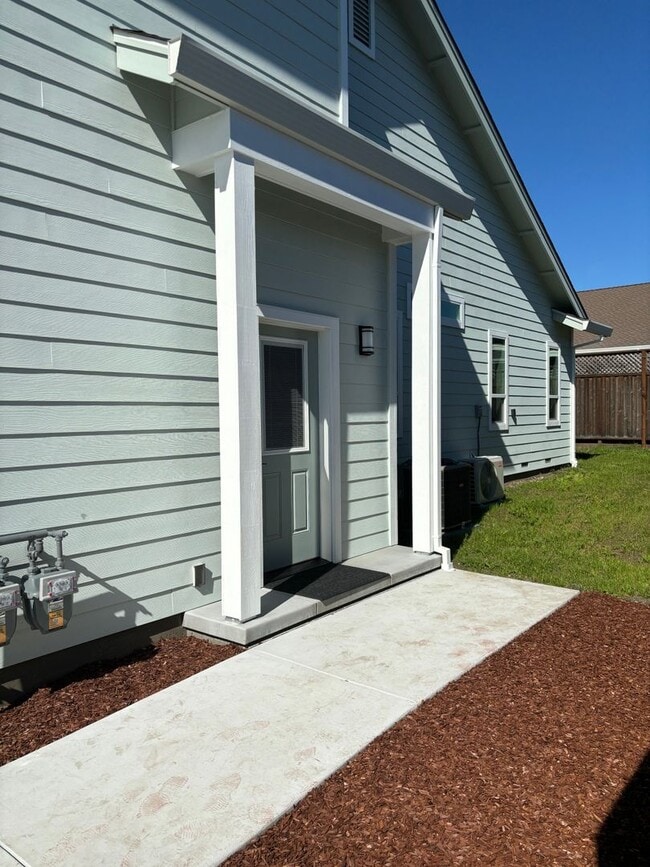 Building Photo - 1319 Miller Dr