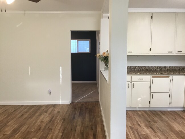 Building Photo - 760 Pordon Ln