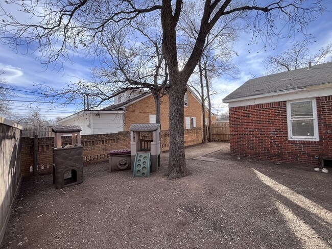 Building Photo - 2104 26th St