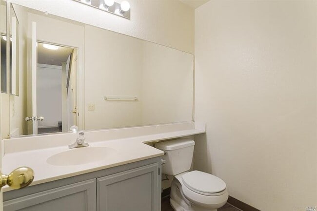 Building Photo - 7 Meridian Cir