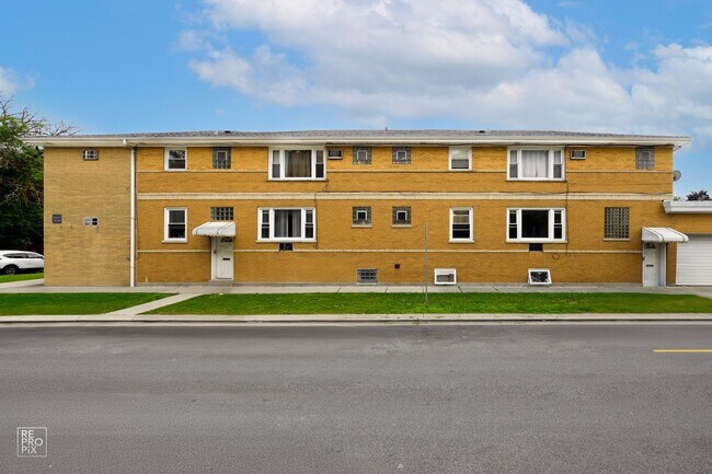 Building Photo - 2100 Lombard Ave