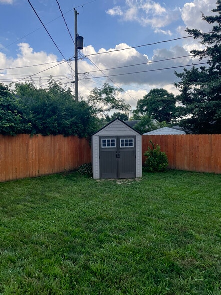 Building Photo - 3729 Marion Dr