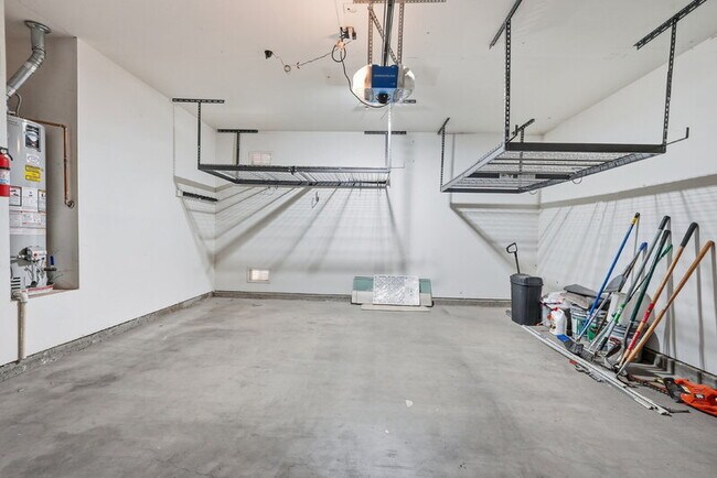 Building Photo - 7500 E Deer Valley Rd