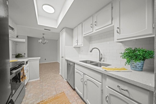Building Photo - 14555 Wunderlich Dr