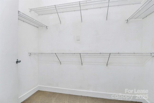 Building Photo - 712 N Davidson St