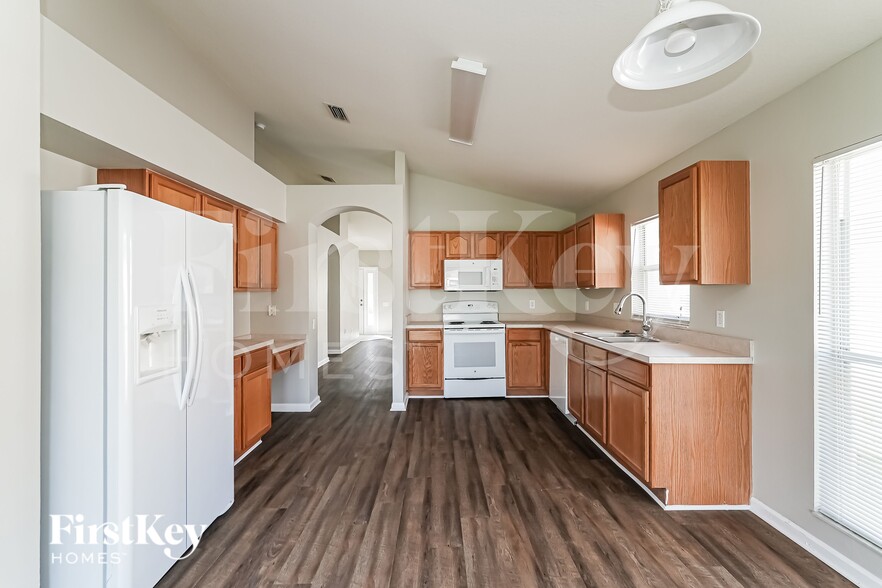 Building Photo - 12430 Midpointe Dr