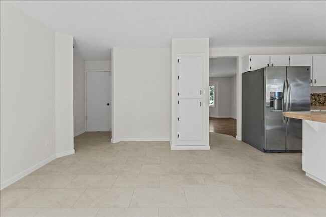Building Photo - Beautifully Renovated 4-Bedroom, 2-Bath Ho...