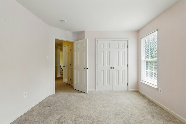 Building Photo - 2513 Holly Springs Ct