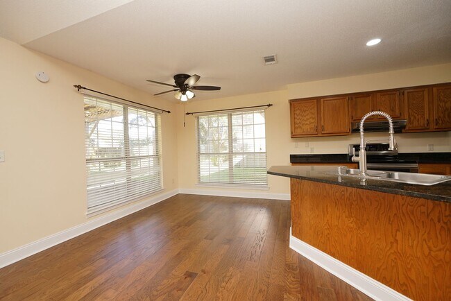 Building Photo - Shalimar Location