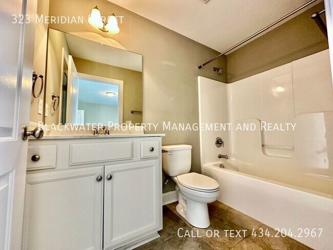 Building Photo - 3 Bedroom Townhouse in Cornerstone!