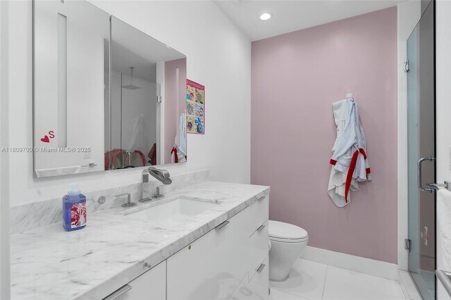 Building Photo - 415 Rovino Ave