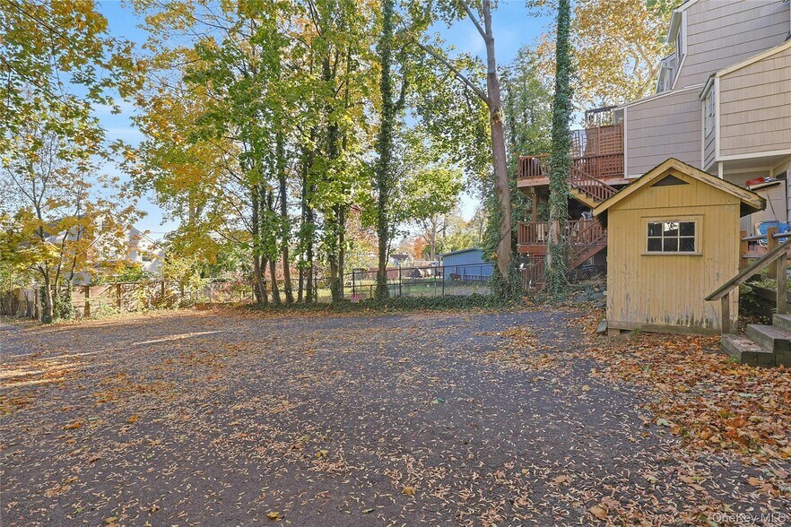 Building Photo - 105 S Broadway