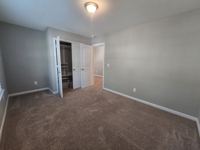Building Photo - 3917 Valley Side Ct