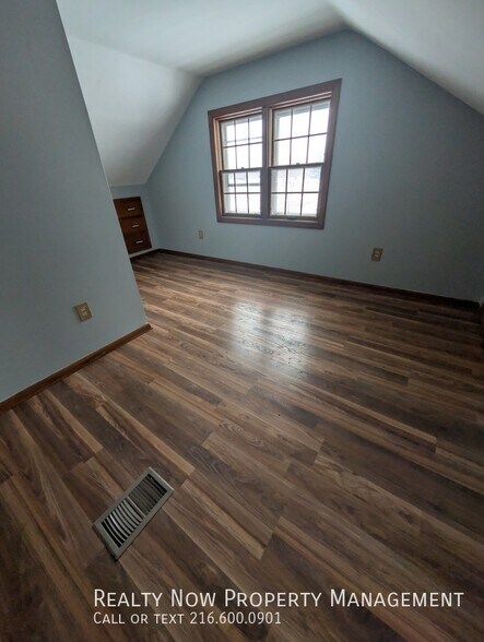 Building Photo - 15709 Northwood Ave