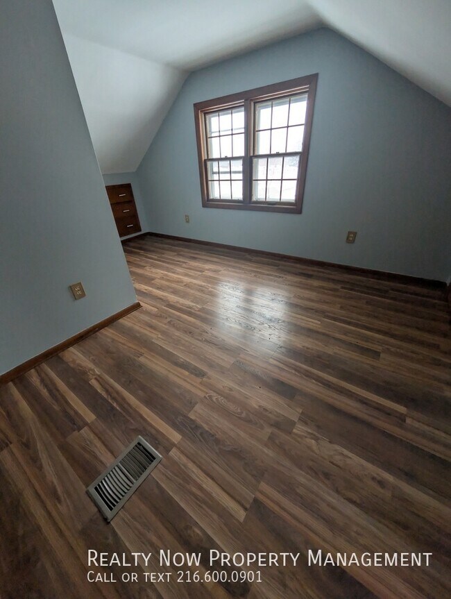 Building Photo - 15709 Northwood Ave